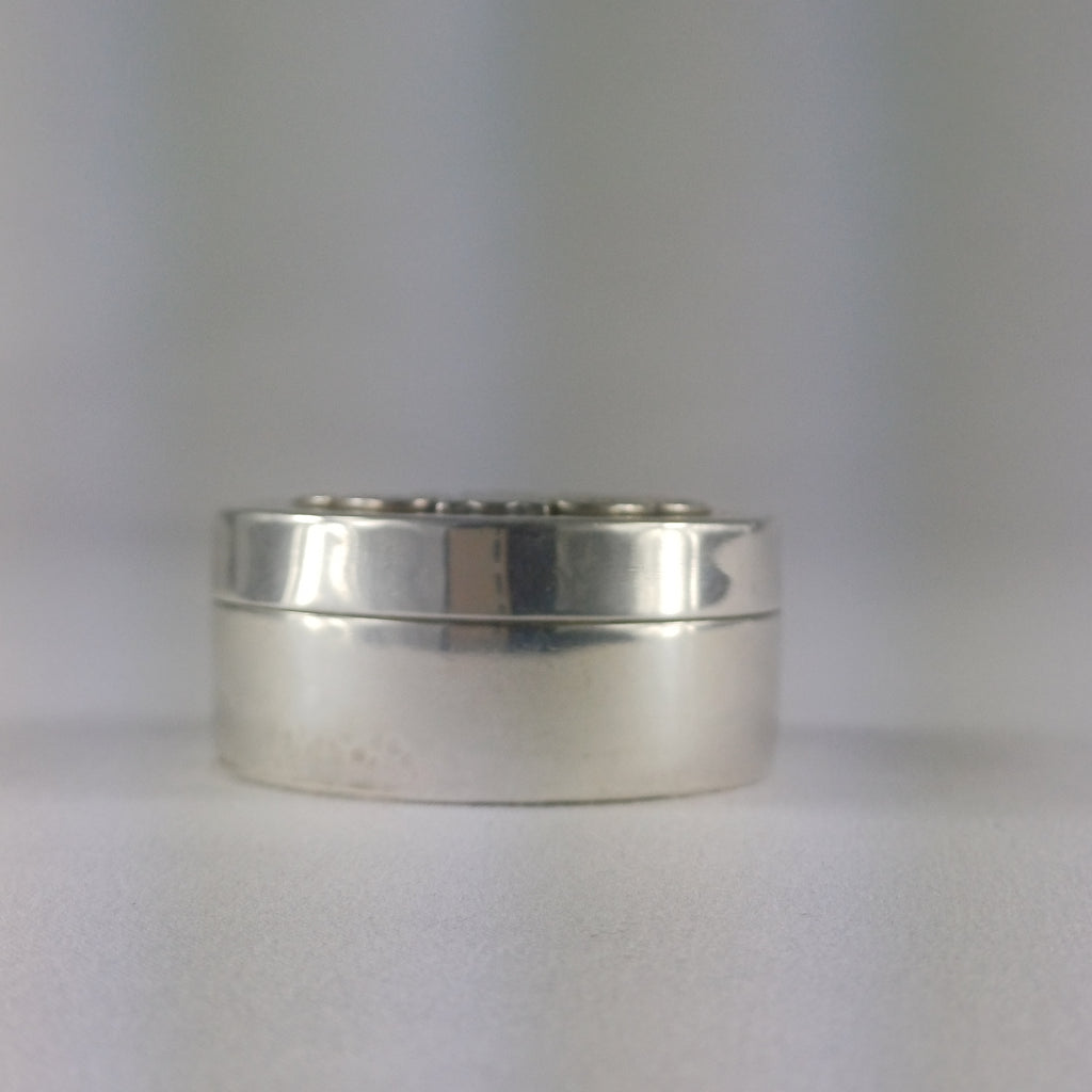 Solid Silver 1902 snuff box side view