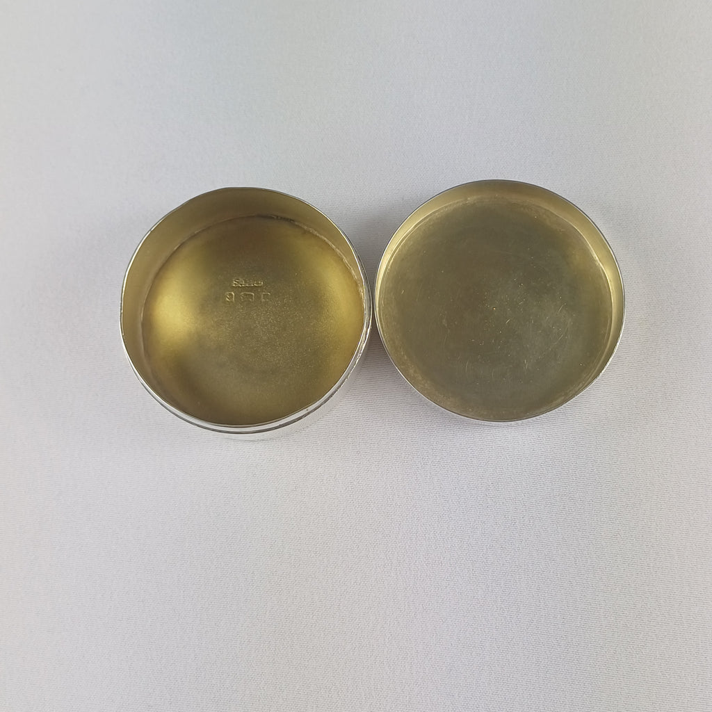 Inside of the enamel silver 1902 snuff box